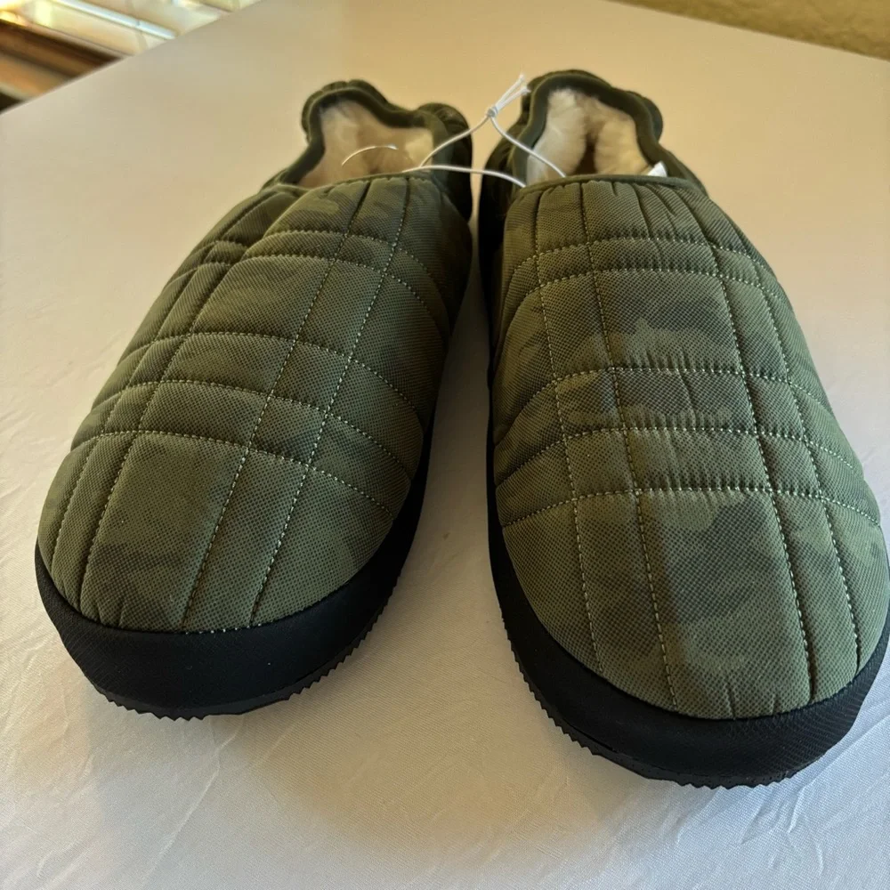 Magellan Outdoors Mens Puffer Slippers Green Camo Indoor Outdoor Size 11 D